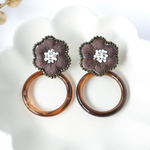 《選べる2色》お花の刺繍とリングのイヤリング/ピアス 