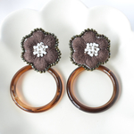 《選べる2色》お花の刺繍とリングのイヤリング/ピアス 