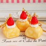 イチゴクレープ包みのキーホルダー
