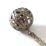 ネックレス　手毬の様なアジアン透かしビーズ　金古美17mm	