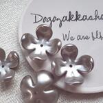 6こ☆大ぶりフラワーパーツ　シルバーグレー　　　　　　　クローバー　アクセサリーパーツ　アクリルパーツ　ハンドメイド