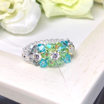小花のリング〜ペリドットシマー〜【キュービックジルコニアとスワロフスキービーズのリング、ビーズアクセサリー/黄緑/水色】