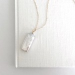 天然淡水 長方形型バロックパールのペンダント シルバーホワイト（K14gf）