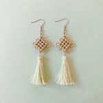＊メドゥプ（飾り結び）＊タッセルピアス　イヤリング（薄黄緑）