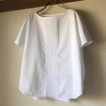 白｜コットン ピンタックの半袖ざっくりシャツ