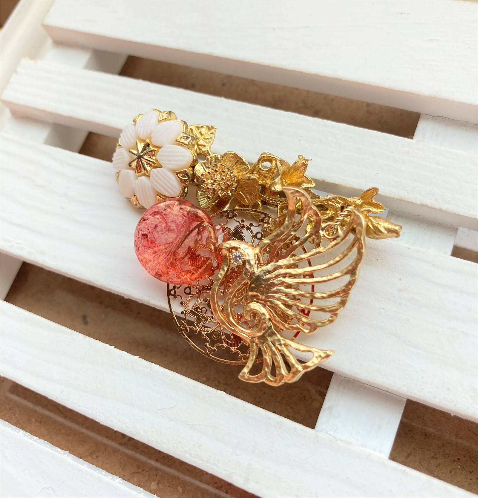 コサギ　鳥ブローチ♪　ハンドメイド koku- 白鳥のブローチ | iichi 日々の暮らしを心地よくする