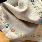 手刺繍リネンのクロス