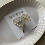 お花とパールのポニーフック (クリーム色)