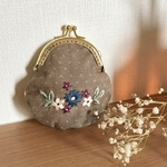 小物もお洒落に〜大人ブラウンの刺繍入りがま口