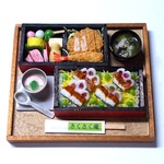 『二段会席弁当～鰻ちらし寿司Ｂ～♪』（ミニチュアフード）