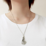 ♡再販×3♡ドクロの手ネックレス