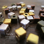 mix color 4mm キューブ メタル ビーズ 30個