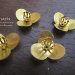gold flower 花のビーズ 4個セット