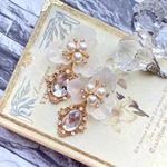 大ぶりなお花×ビジューのレディなピアス♡