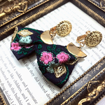 【再販1】華やか刺繍リボンのヴィンテージイヤリング✳︎ネイビー
