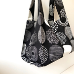 レジ袋型エコバッグ　マチ20センチ　北欧風サークル　ブラック