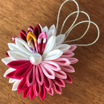 つまみ細工のブローチ