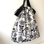 エコバッグ　隠しマチ付き　北欧風フラワー　モノトーン