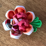 つまみ細工のブローチ