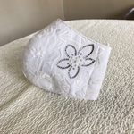 コットン花刺繍生地のラインストーン&パール付き立体マスク(涼感ガーゼ仕様)