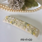 ミモザとバラと一輪草の花刺繍　スクエアバレッタ