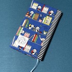 【w様オーダー品】ume＊mew ブックカバー（本を読むパンダ／ブルー）【コミック・新書用】