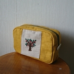 しあわせの黄色いポーチ　リネン　リンゴの木刺繡