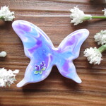 ◇3051『さっちゃん💗様 ご売約品』🍇ネイビーマーブル　蝶のブローチ・中サイズ🦋🎶