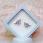 浮き輪にはまったサメピアス/イヤリング
