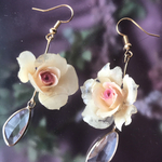 本物の薔薇のピアス