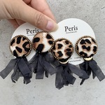 leopard × black fringe