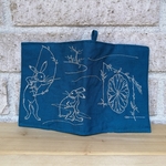 鳥獣人物戯画刺繍のマスクポーチ(青)