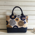 北欧柄　ネイビー・イエローフラワー柄トートバッグ　ギフトにも