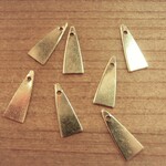 真鍮トライアングルチャーム　10P