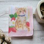 オリジナルデザインハンカチ〈苺と子猫～茶トラちゃん～〉