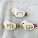 お花模様のアヒルさんヘアクリップ