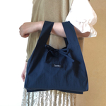 【再販】お昼休みに持ちたいコンビニエコバッグ＊ひもタイプ　＊ネイビー＊　一枚仕立て　マチたっぷり　乾きやすい　エコバッグ　コンビニ弁当バッグ