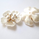 【2つ】5花弁　フラワーカボション　ビジュー花芯付き　パール加工　