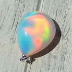 🌈京セラオパールホワイトレッドにグリーン遊色ペンダント🌈