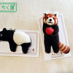 ＊オーダー品＊　マレーバクとレッサーパンダのブローチ＆キーホルダー