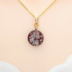 花模様のチョコネックレス