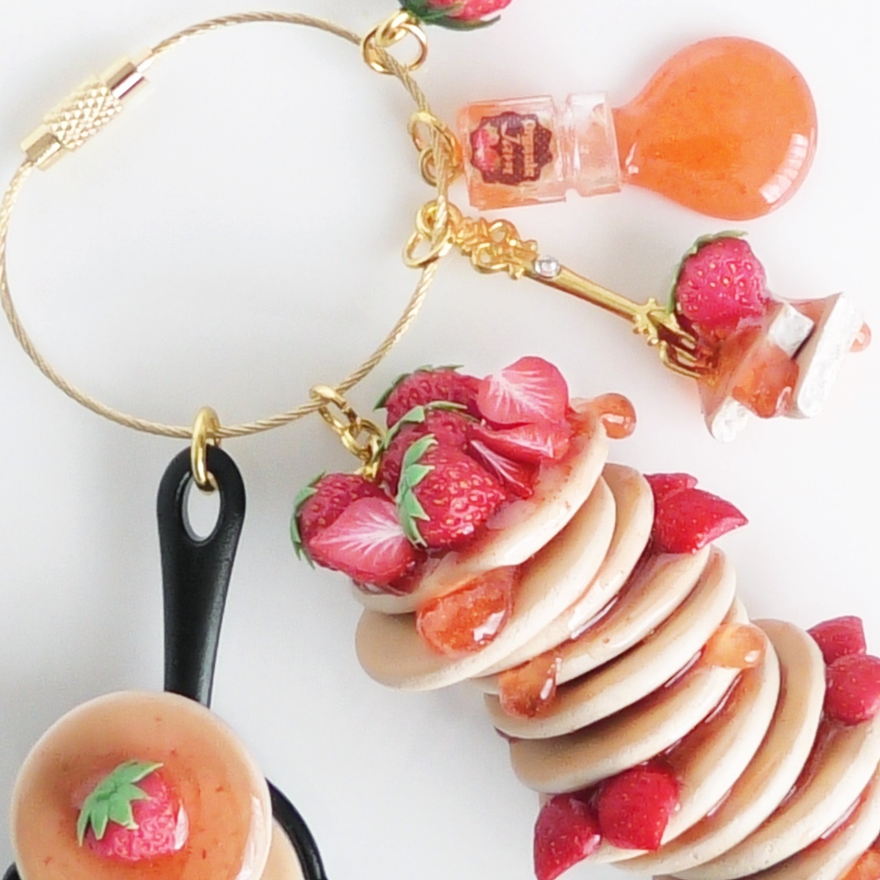 RAKUTAO34140　Myyaa Sweets 姫おやつバッグチャーム 特集掲載 山積みのパンケーキタワー 超豪華苺づくし バッグ