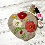 ポピーの花刺繍のがま口