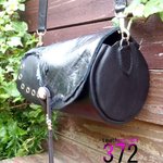 M083 ま～るいｼｮﾙﾀﾞｰﾊﾞｯｸﾞ　ﾌﾞﾗｯｸ×ｼﾙﾊﾞｰ