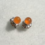 カーネリアンのスタッドピアス・4mm（チタンポスト）