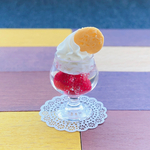 今日のおやつ＊大粒いちご🍓のサイダーゼリーパフェ＊おんなのこクッキー付き