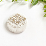 [再販]花束のブローチ / ホワイト ( 刺繍ブローチ ) ht001