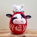 【受注作成】羊毛フェルトの干支飾り　牛だるま（丑年）ねずみ付き　お正月飾り