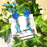 moidui様 オーダー専用ページ(ブルーローズの揺れる花びらイヤリング)