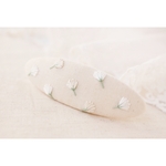 ふわり ひらり white * 花びらの刺繍（バレッタ）ナチュラル ⚛︎
